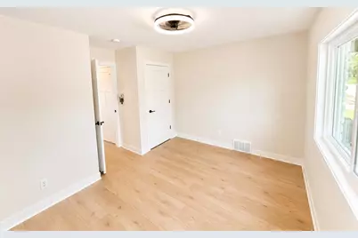 7693  Overlook Dr, Greendale, WI 53129 - Photo 23