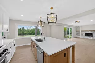 7693 Overlook Dr, Greendale, WI 53129 - Photo 23