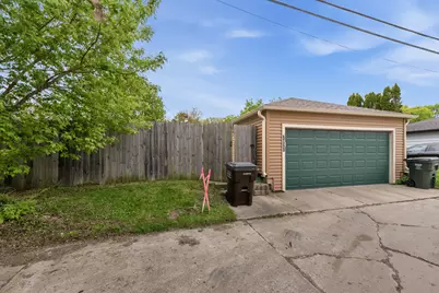 2920 E Cudahy Ave, Saint Francis, WI 53235 - Photo 25