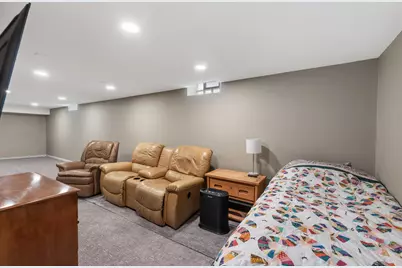 2920 E Cudahy Ave, Saint Francis, WI 53235 - Photo 15
