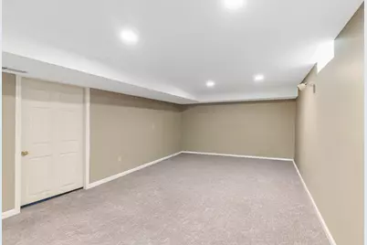 2920 E Cudahy Ave, Saint Francis, WI 53235 - Photo 17