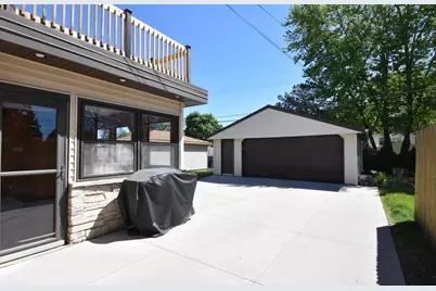 2500 N 116th St, Wauwatosa, WI 53226 - Photo 37