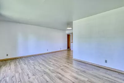 7371 S 49th St, Franklin, WI 53132 - Photo 5