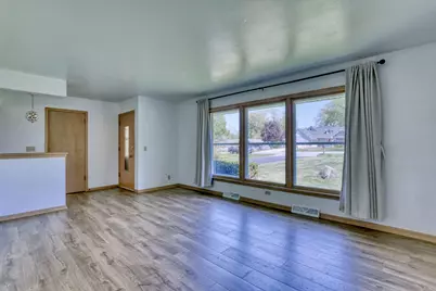 7371 S 49th St, Franklin, WI 53132 - Photo 7