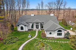 402 Wild Oak Dr, Manitowoc, WI 54220 - Photo 1