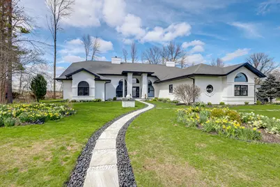 402  Wild Oak Dr, Manitowoc, WI 54220 - Photo 1