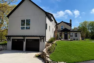 N48W16262 Lisbon Rd, Menomonee Falls, WI 53051 - Photo 9