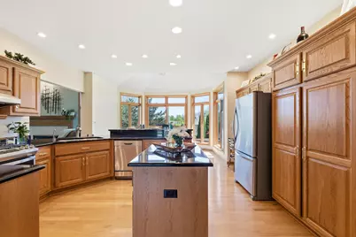 13230 W Foxwood Dr, New Berlin, WI 53151 - Photo 9