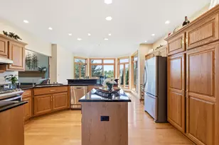13230 W Foxwood Dr, New Berlin, WI 53151 - Photo 9