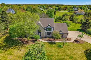 278 Mulberry Dr, Delafield, WI 53018 - Photo 5
