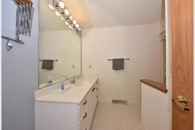 4508 W Westchester Sq, West Milwaukee, WI 53214 - Photo 17