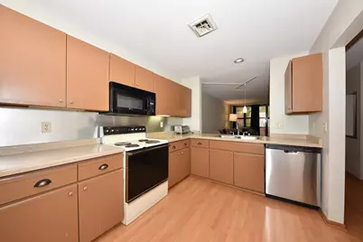 4508 W Westchester Sq, West Milwaukee, WI 53214 - Photo 7