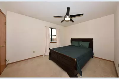4508 W Westchester Sq, West Milwaukee, WI 53214 - Photo 15