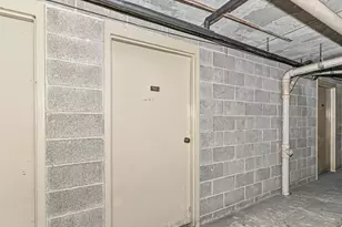 2555 N Lake Dr, Milwaukee, WI 53211 - Photo 23