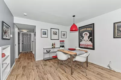 2555 N Lake Dr #3, Milwaukee, WI 53211 - Photo 9