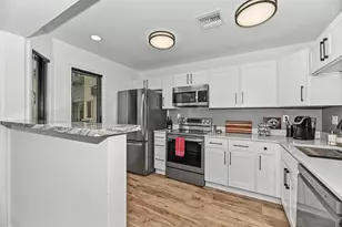 2555 N Lake Dr, Milwaukee, WI 53211 - Photo 5