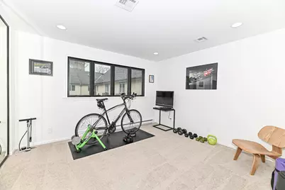 2555 N Lake Dr #3, Milwaukee, WI 53211 - Photo 21