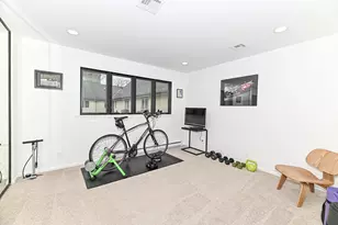 2555 N Lake Dr, Milwaukee, WI 53211 - Photo 21