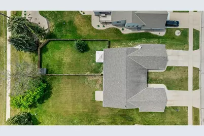 1103  Firethorn Dr, West Bend, WI 53090 - Photo 35