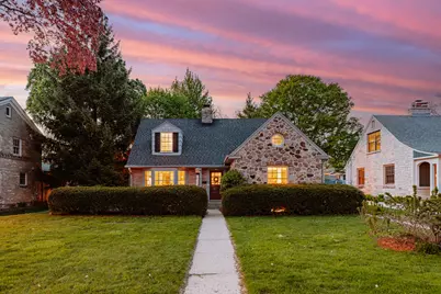 8022  Jackson Park Blvd, Wauwatosa, WI 53213 - Photo 3