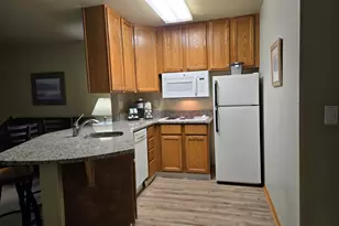 111 Center St, Lake Geneva, WI 53147 - Photo 11