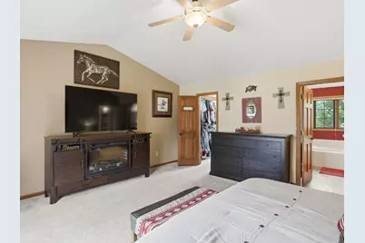 13370 W Maple Ridge Rd, New Berlin, WI 53151 - Photo 31