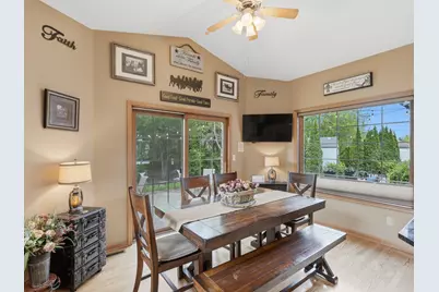 13370 W Maple Ridge Rd, New Berlin, WI 53151 - Photo 17