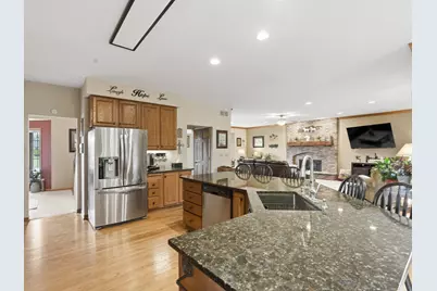 13370 W Maple Ridge Rd, New Berlin, WI 53151 - Photo 19