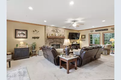 13370 W Maple Ridge Rd, New Berlin, WI 53151 - Photo 9