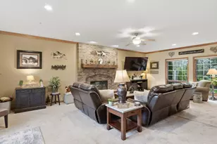 13370 W Maple Ridge Rd, New Berlin, WI 53151 - Photo 9
