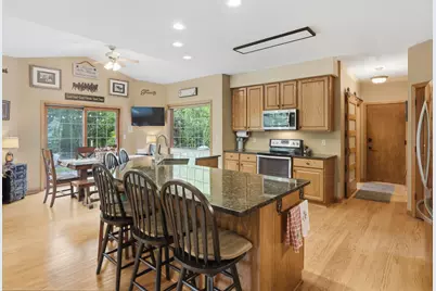 13370 W Maple Ridge Rd, New Berlin, WI 53151 - Photo 15
