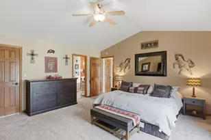 13370 W Maple Ridge Rd, New Berlin, WI 53151 - Photo 29