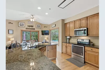 13370 W Maple Ridge Rd, New Berlin, WI 53151 - Photo 21