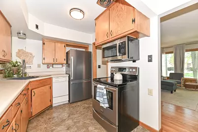 541 N 109th St, Wauwatosa, WI 53226 - Photo 11