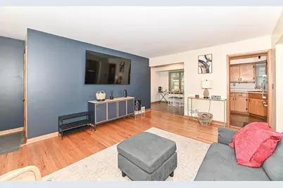 541 N 109th St, Wauwatosa, WI 53226 - Photo 9