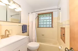 541 N 109th St, Wauwatosa, WI 53226 - Photo 17