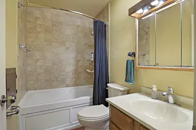 37 S Hillock Dr, Racine, WI 53406 - Photo 15