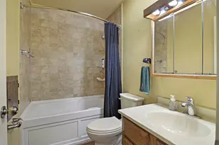 37 S Hillock Dr, Racine, WI 53406 - Photo 15