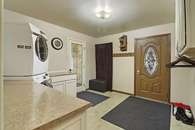 37 S Hillock Dr, Racine, WI 53406 - Photo 7