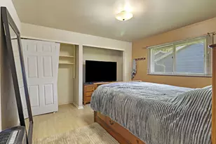 37 S Hillock Dr, Racine, WI 53406 - Photo 13