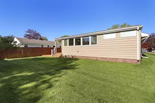 37 S Hillock Dr, Racine, WI 53406 - Photo 23