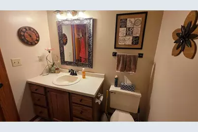 1209  Stonebridge Dr, Howards Grove, WI 53083 - Photo 19