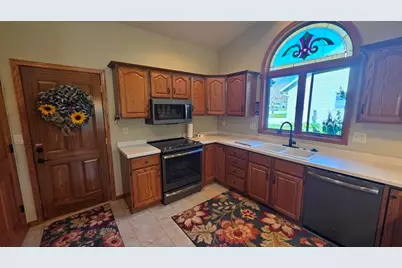1209  Stonebridge Dr, Howards Grove, WI 53083 - Photo 11
