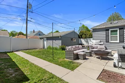 3421 S Quincy Ave, Milwaukee, WI 53207 - Photo 23
