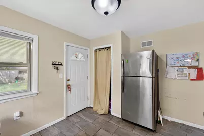 8601 W Melvina St, Milwaukee, WI 53222 - Photo 7
