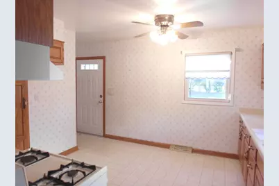 176 W Armour Ave, Milwaukee, WI 53207 - Photo 17