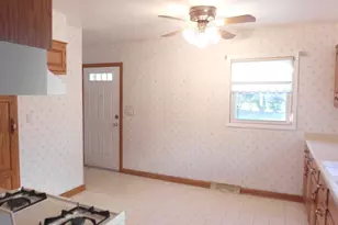 176 W Armour Ave, Milwaukee, WI 53207 - Photo 17