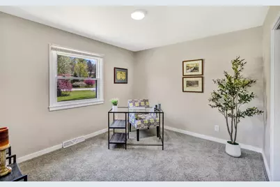 11549 N Meadowbrook Dr, Mequon, WI 53097 - Photo 13