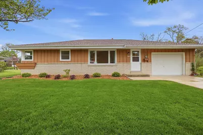 5302  Lakeview Dr, Greendale, WI 53129 - Photo 23
