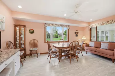 5302  Lakeview Dr, Greendale, WI 53129 - Photo 7